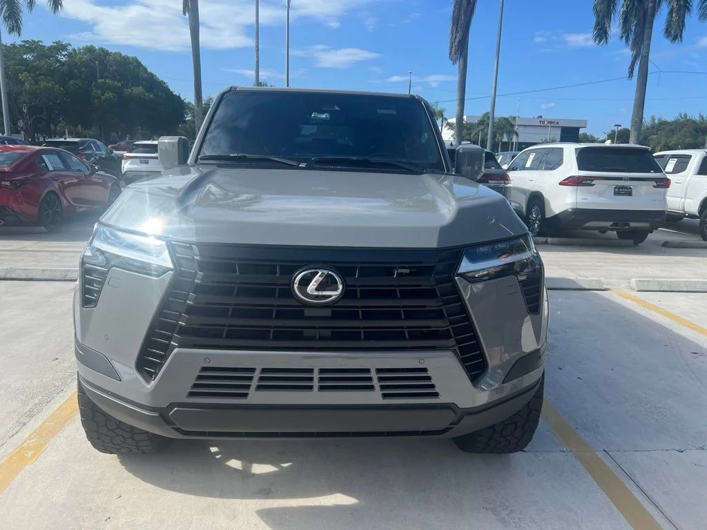 Used 2025 Incognito Lexus 550 Premium image 5