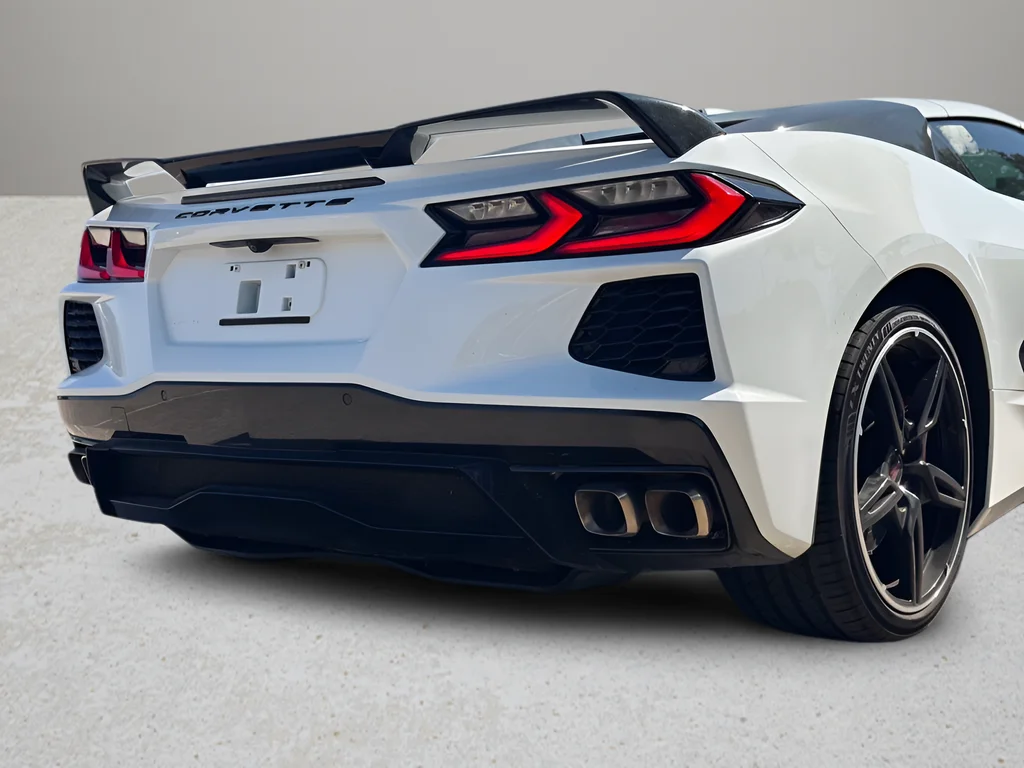 Used 2022 White Chevrolet Stingray image 31
