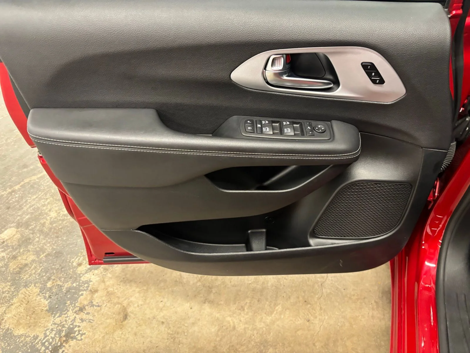 Used 2025 Red Chrysler Limited image 18