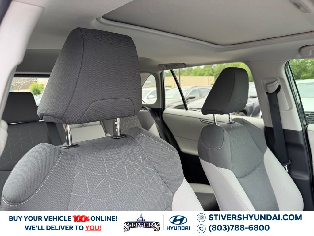 2021 Toyota RAV4 XLE - Photo 17