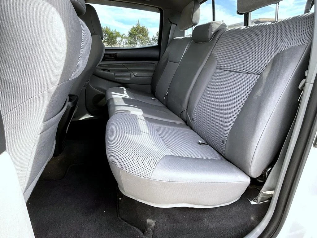 Used 2014 White Toyota Base image 18