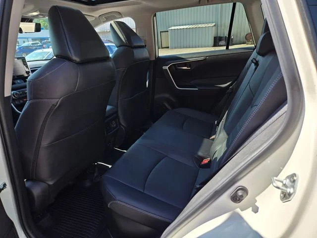 Used 2022 White Toyota XLE Premium image 13