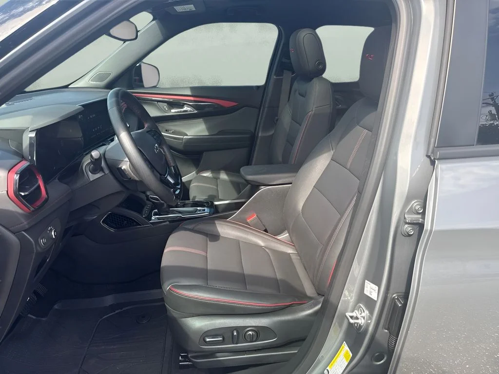 Used 2025 Gray Chevrolet RS image 5