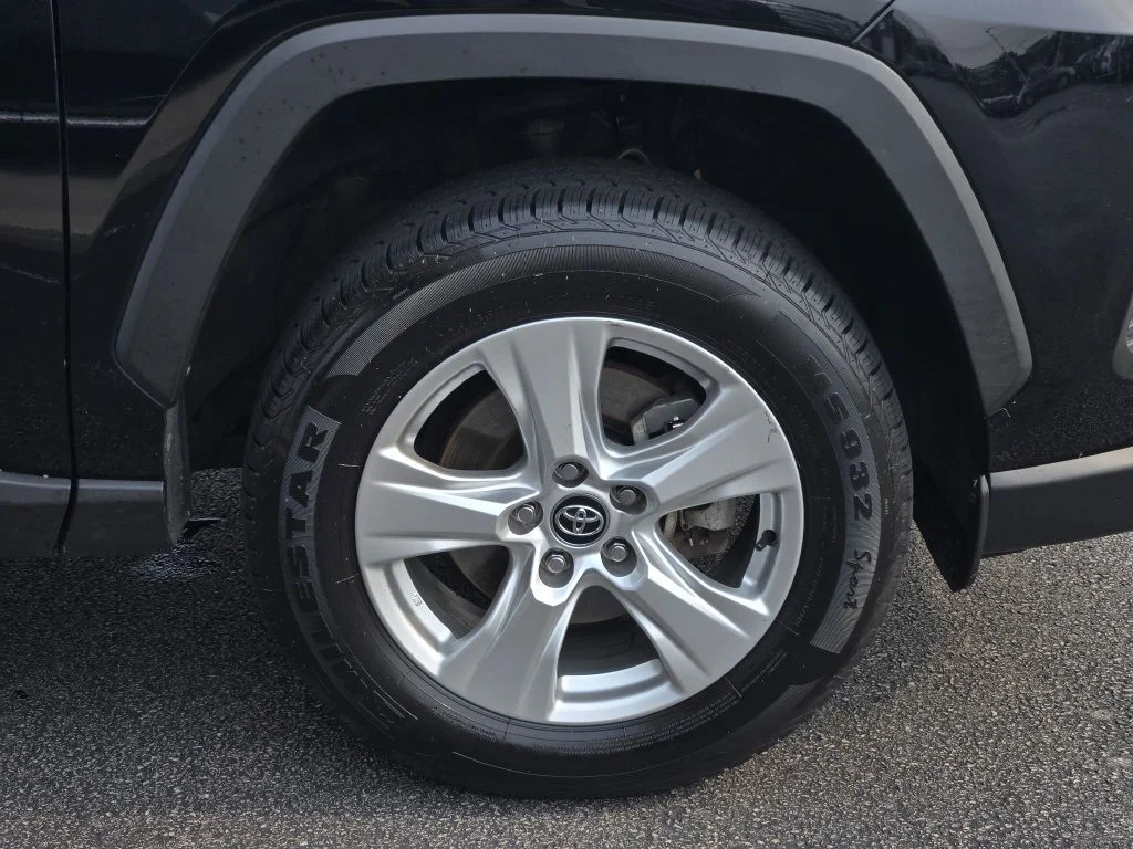 Used 2020 Black Toyota XLE image 5