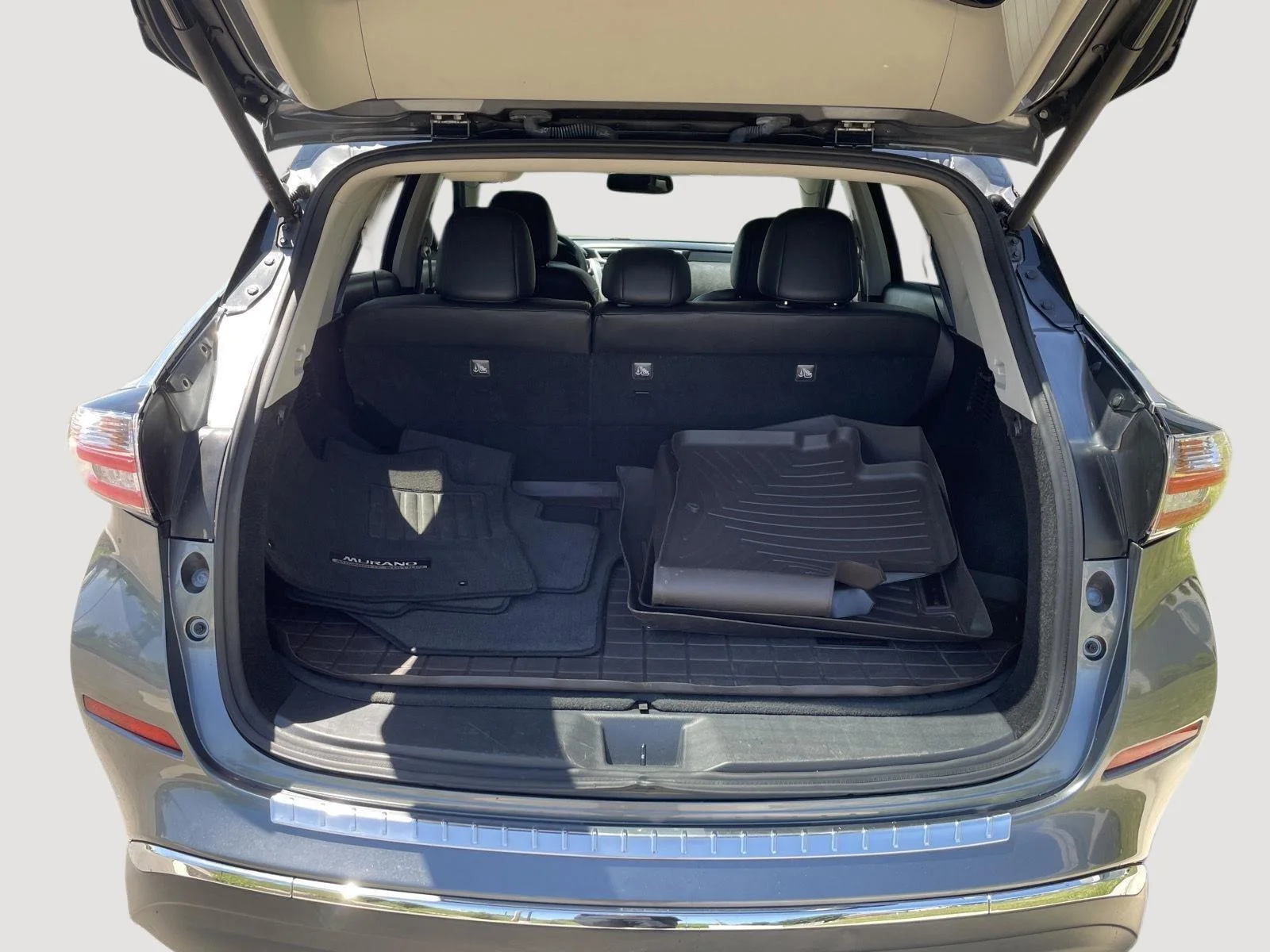 Used 2017 Gun Metallic Nissan Platinum image 8