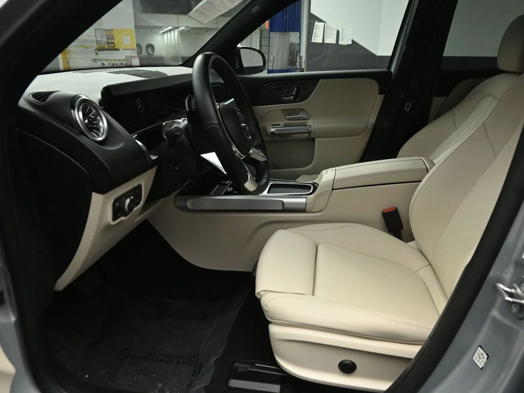 Used 2024 Cirrus Silver Metallic Mercedes-Benz 300 image 9