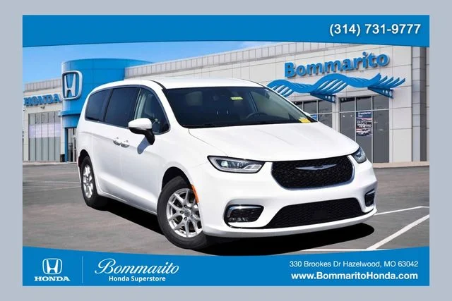 2023 Chrysler Pacifica Touring L's photo