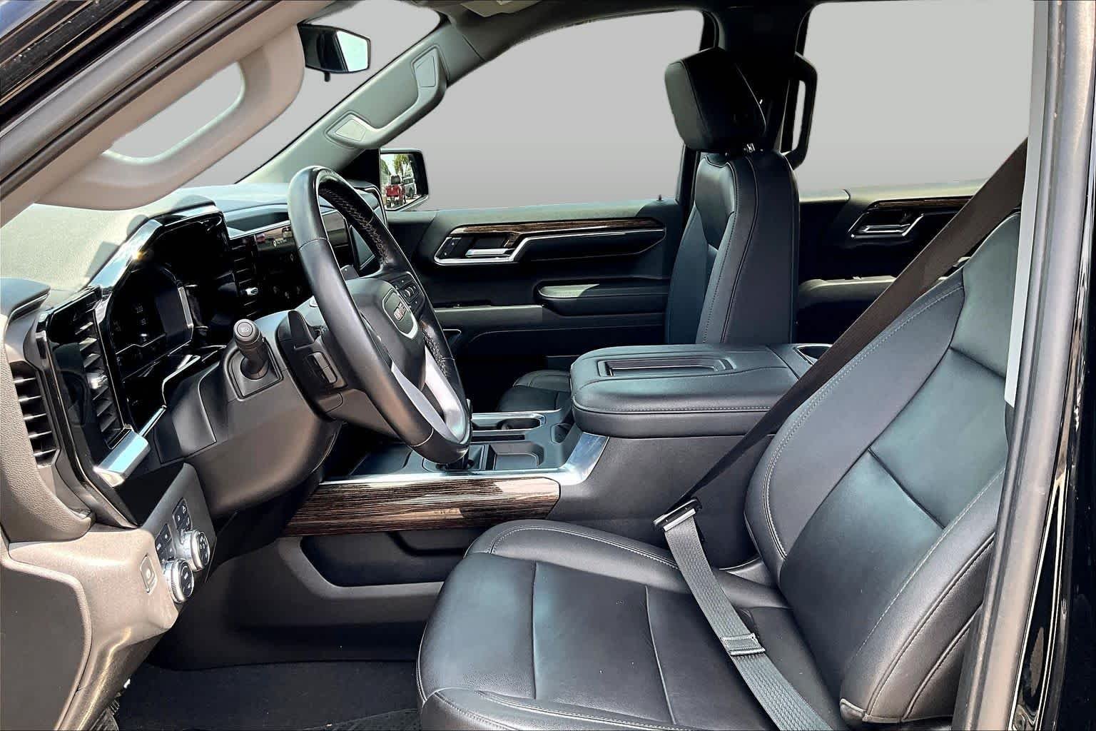 Used 2022 Onyx Black GMC Elevation image 8