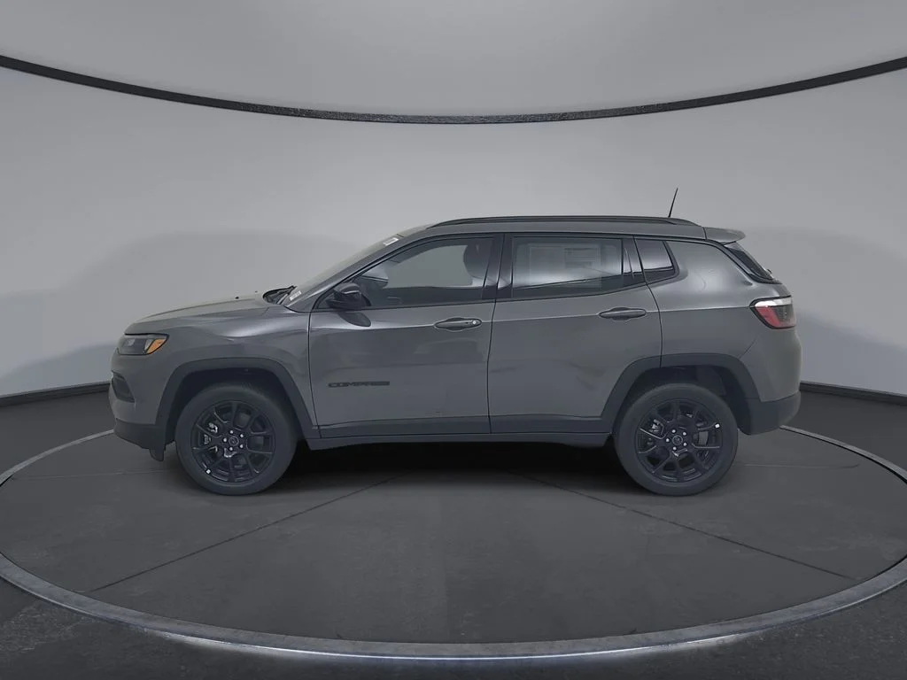 New 2026 Sting-Gray Clearcoat Jeep Latitude image 9