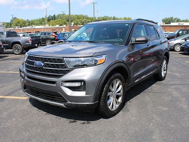 Used 2021 Gray Metallic Ford XLT image 2