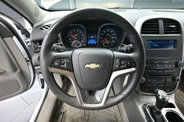 Used 2015 White Chevrolet LS image 19
