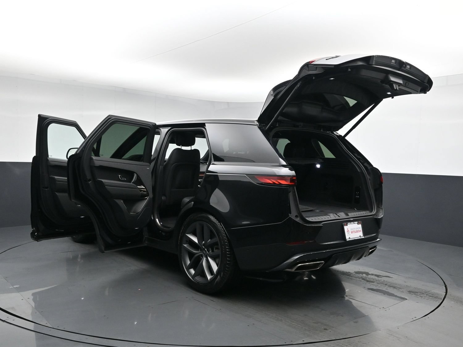 Used 2024 Black Land Rover SE image 29