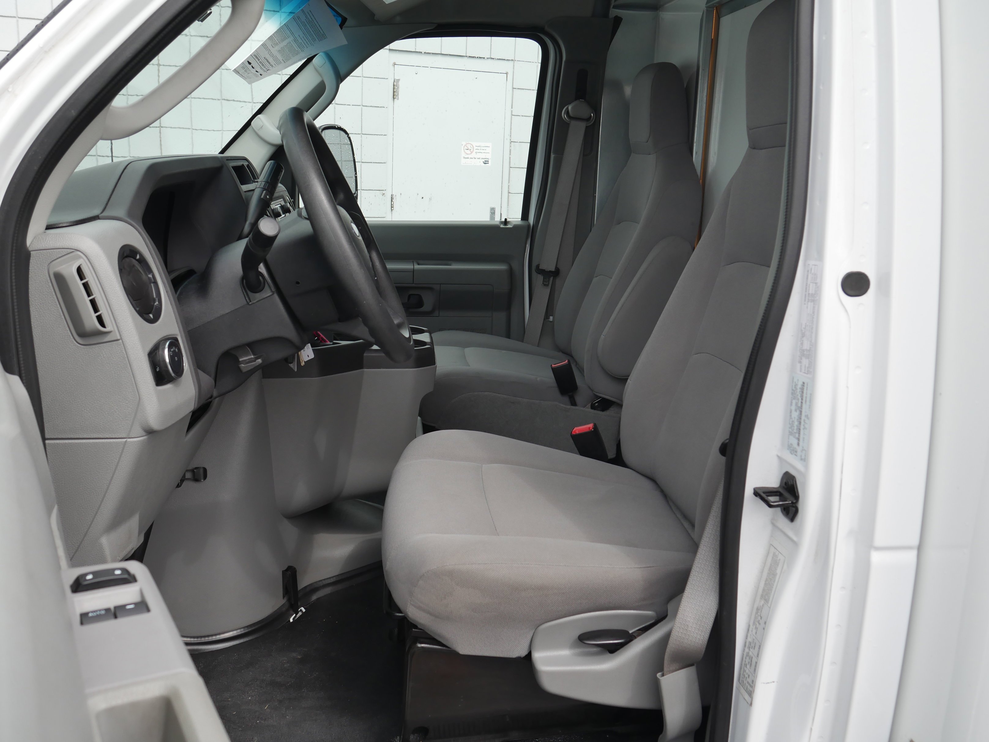 Certified Used 2025 Oxford White Clearcoat Ford  image 3