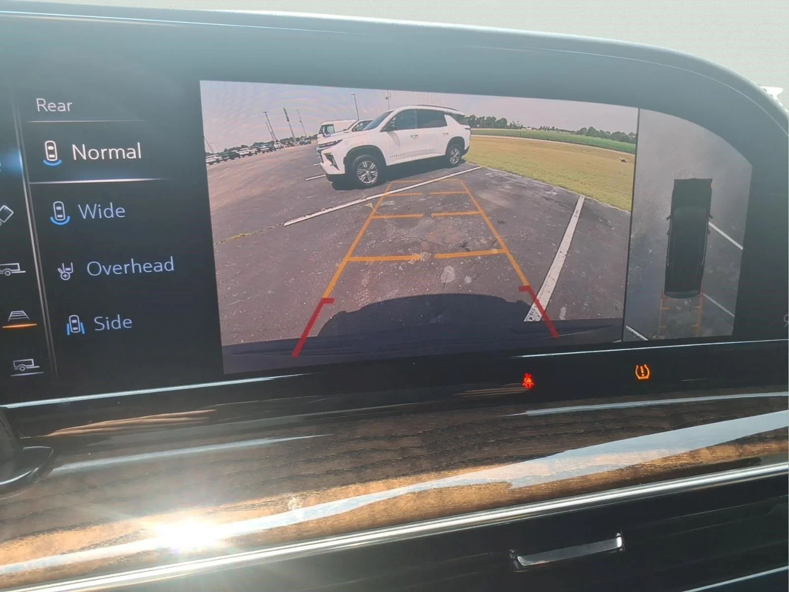 Used 2021 CRYSTAL WHITE TRICOAT Cadillac Sport Platinum image 31