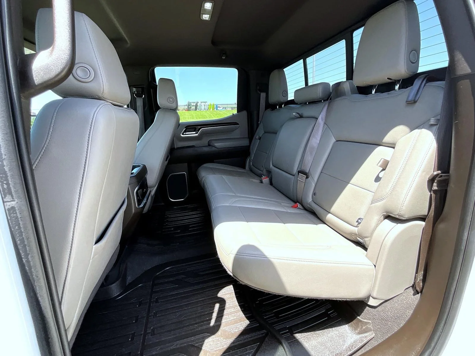 Used 2022 White GMC SLT image 20