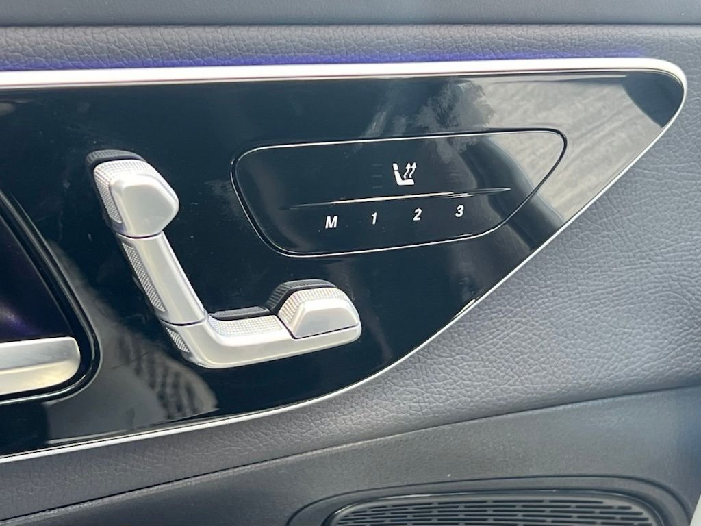 Certified Used 2023  Mercedes-Benz GLC 300 image 32