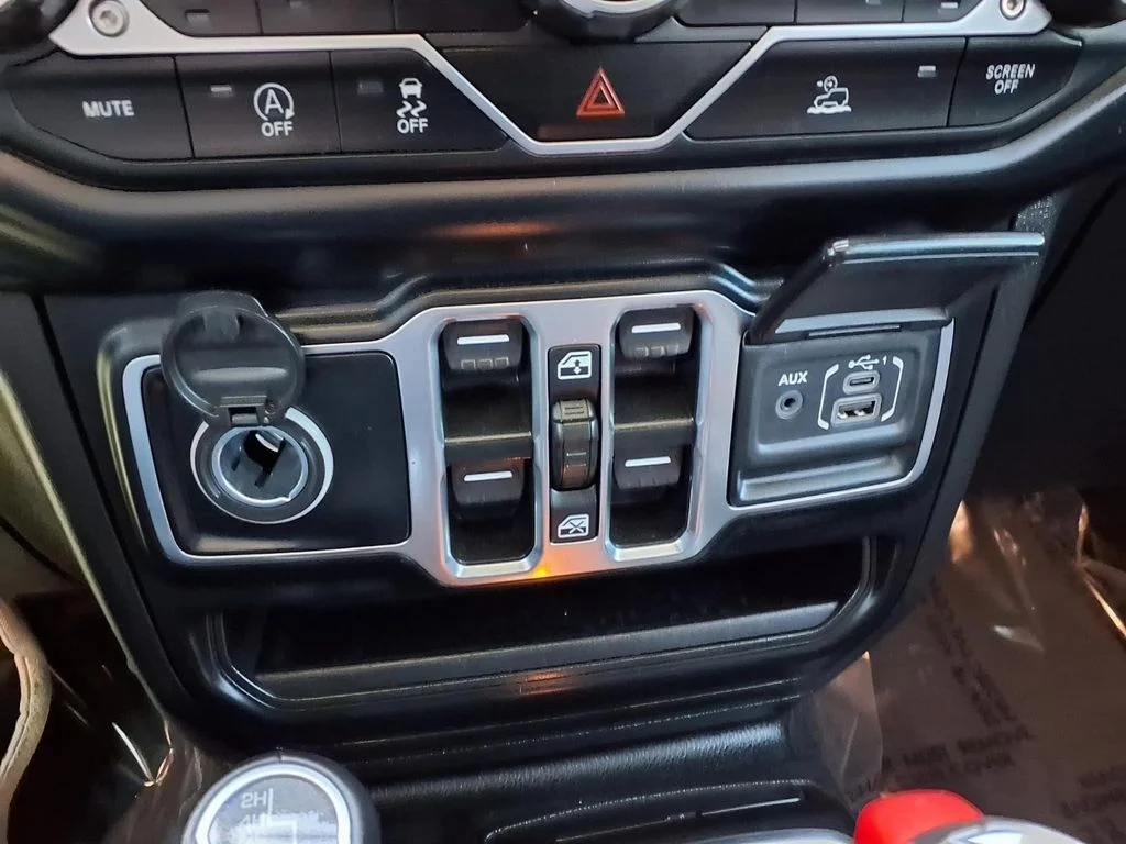 Used 2022 Black Jeep Unlimited Sahara image 10