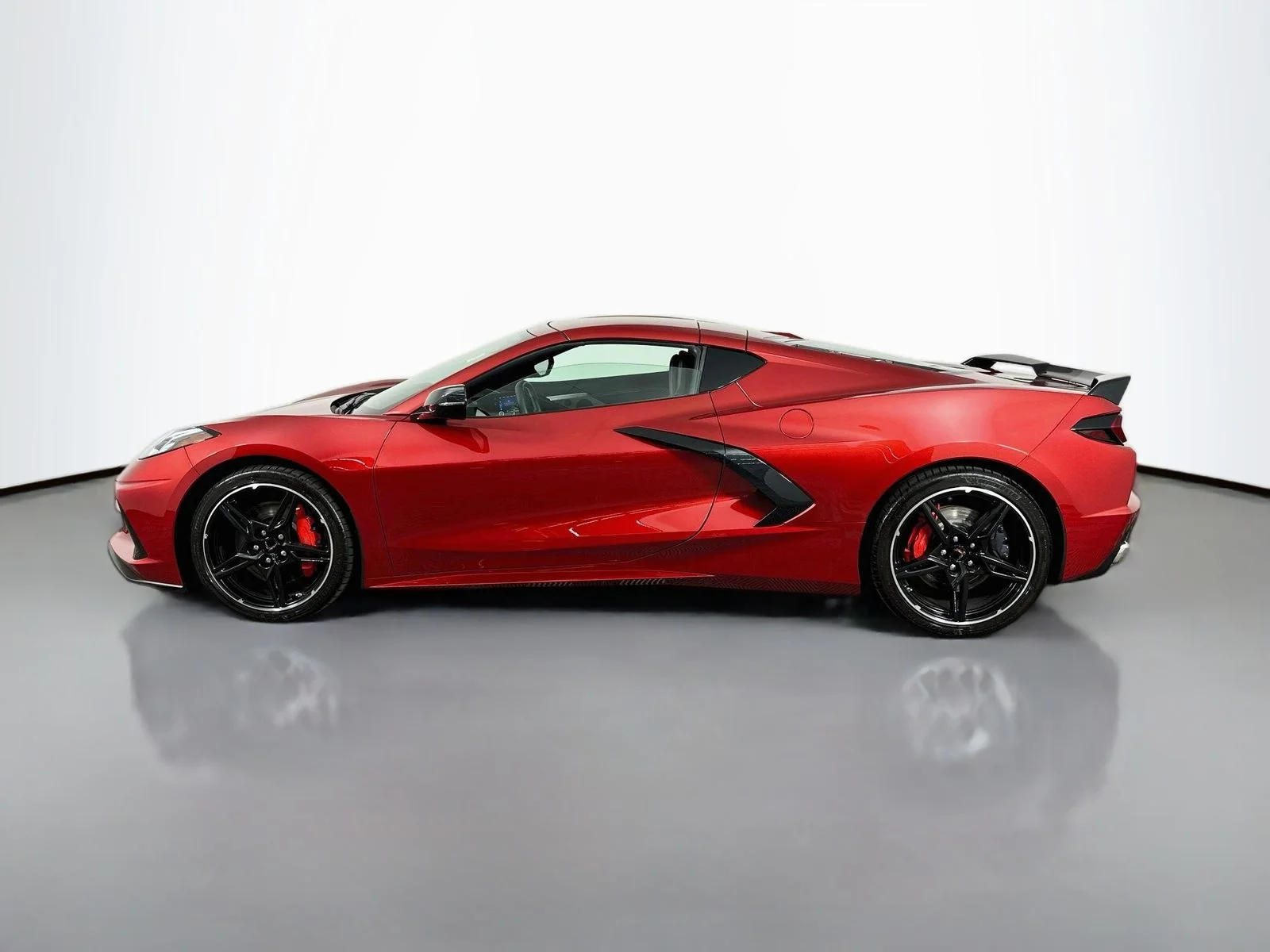 Used 2022 Red Mist Metallic Tintcoat Chevrolet Stingray image 8