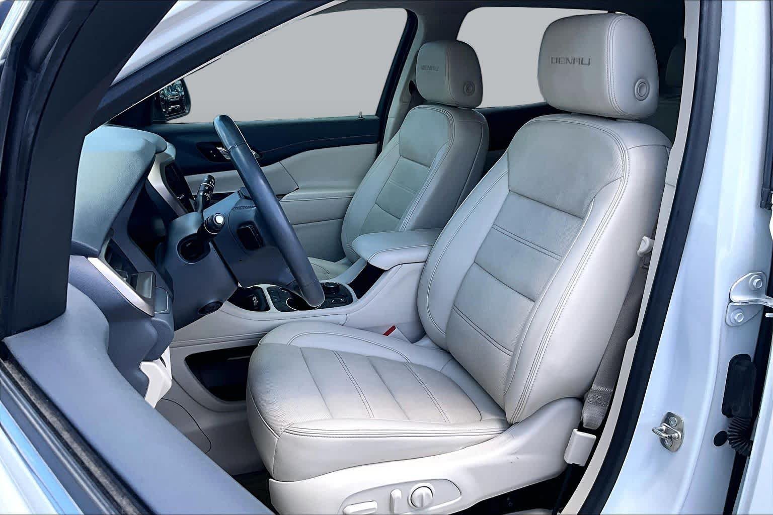 Used 2023 White Frost Tricoat GMC Denali image 8