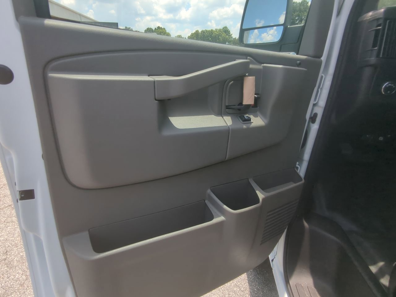 2025 Chevrolet Express Cargo Work Van - Photo 19