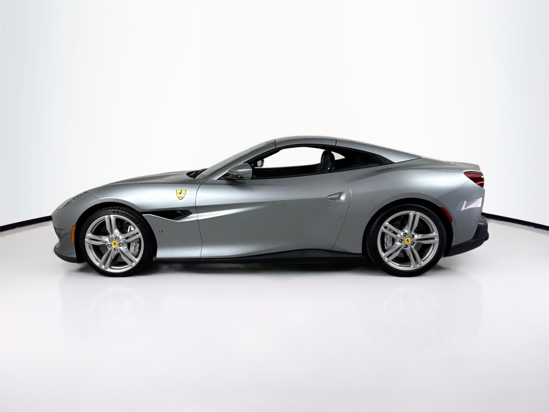 2019 Ferrari Portofino Base photo 4