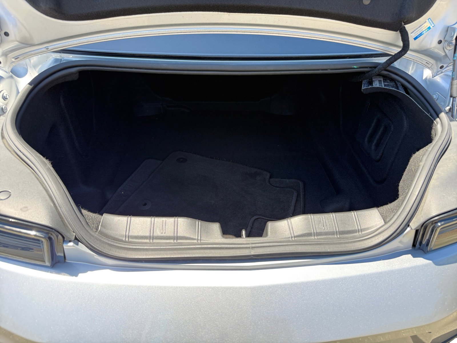 Used 2018 Silver Ice Metallic Chevrolet 1LT image 17
