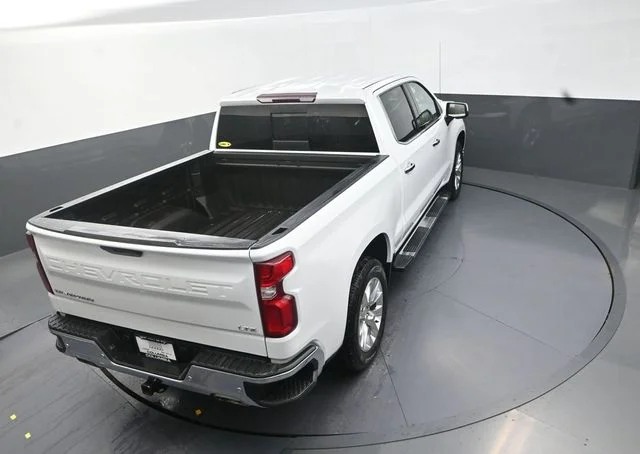 Used 2021 White Chevrolet LTZ image 17