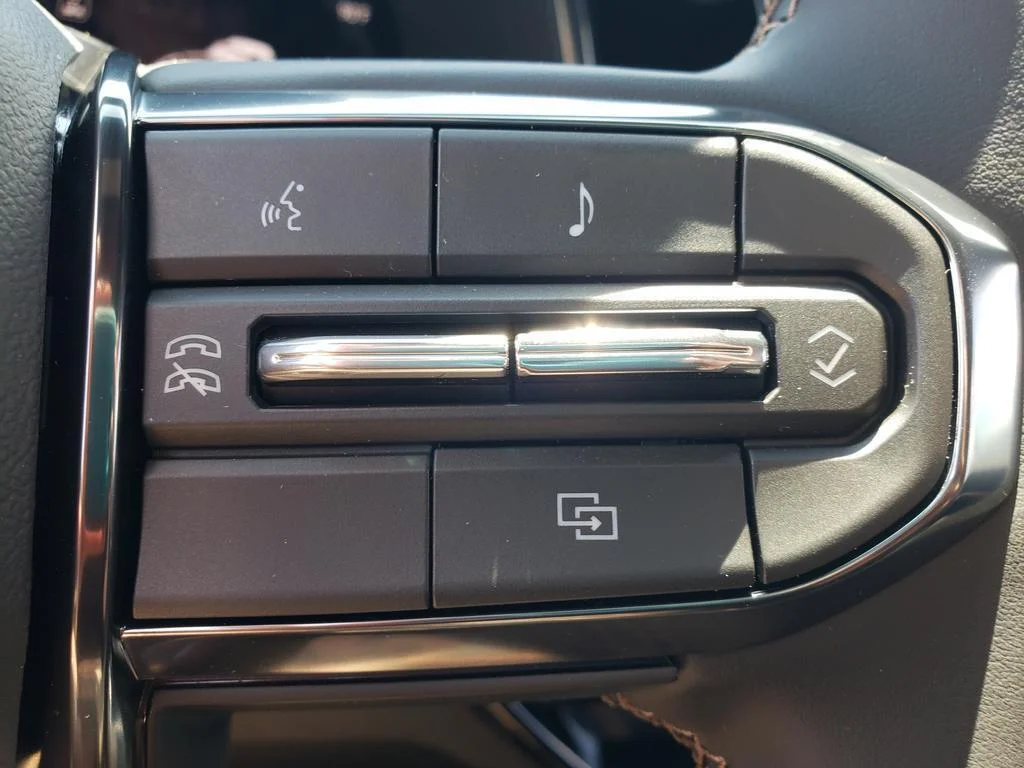 New 2026 Onyx Black GMC 4WD AT4 image 16