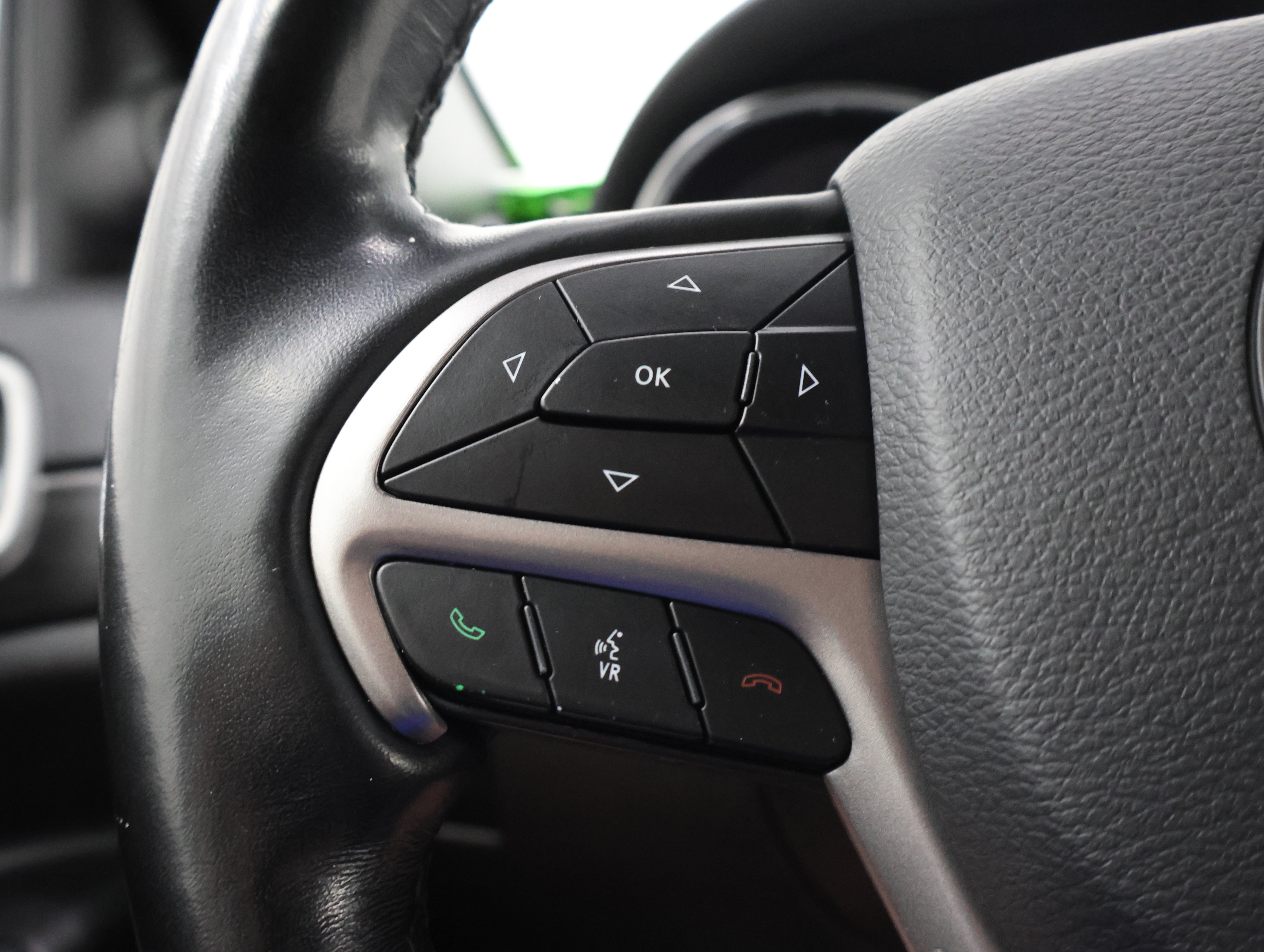 Used 2020 Sting-Gray Clearcoat Jeep 4x4 Altitude: ALTITUDE-4WD-NAV-MOON-HEATED SEATS-BACKUP CAM-1 OWNER image 15