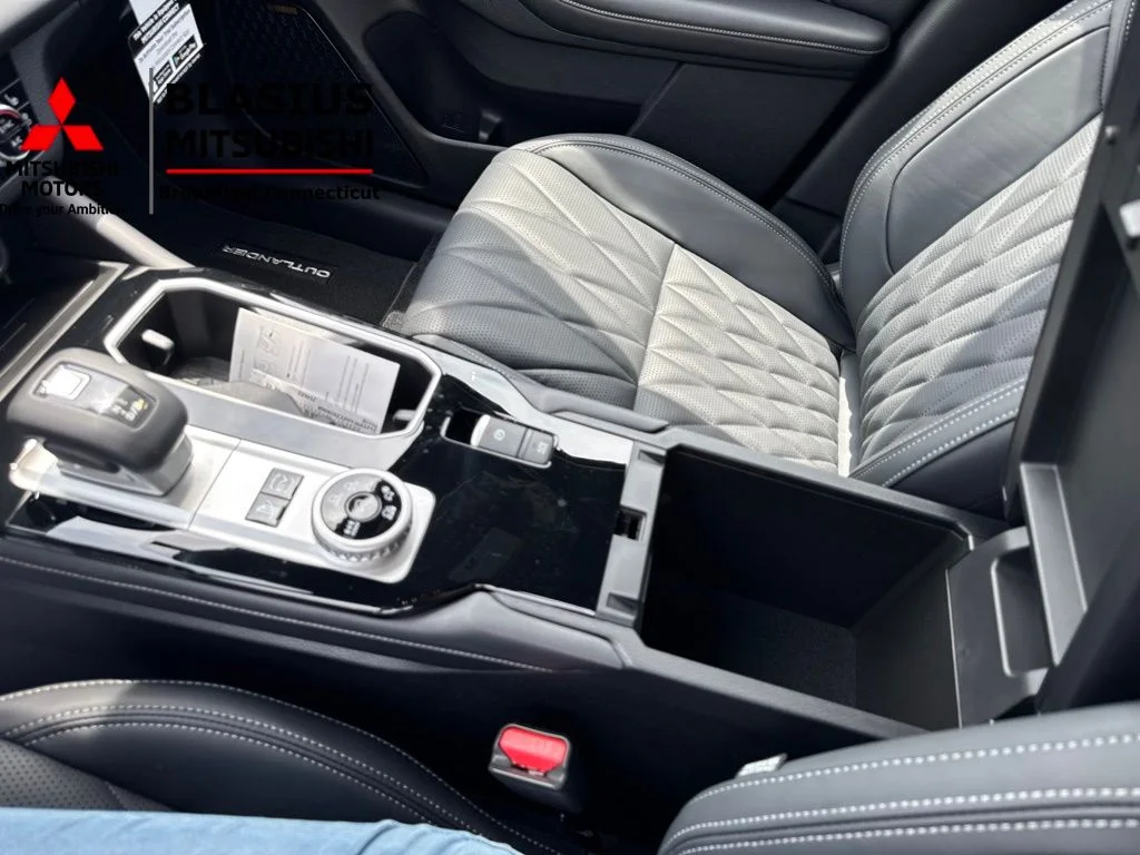 New 2026 Gray Mitsubishi SEL image 29