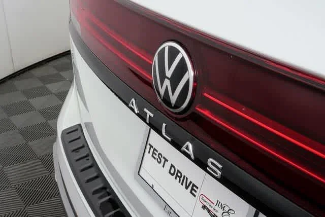 New 2026 Opal White Pearl Volkswagen 2.0T Peak Edition image 37
