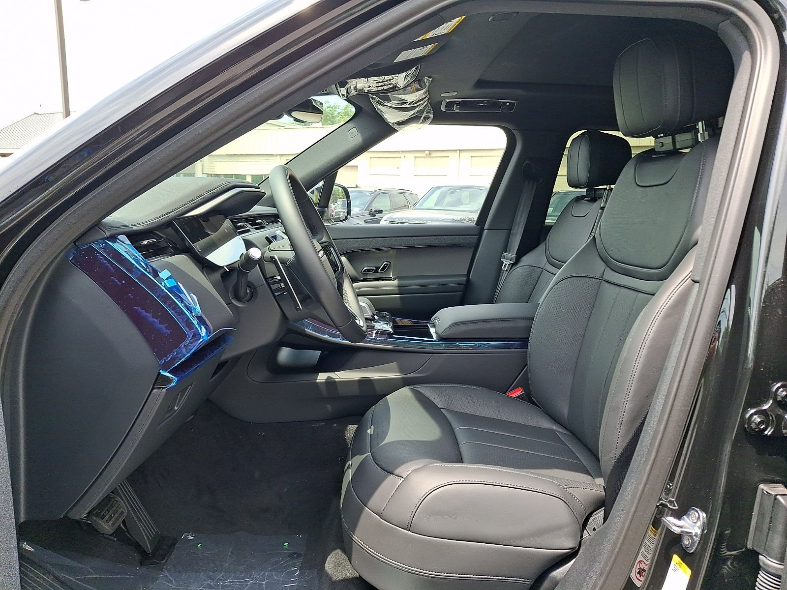New 2026 Santorini Black LAND ROVER SE image 9