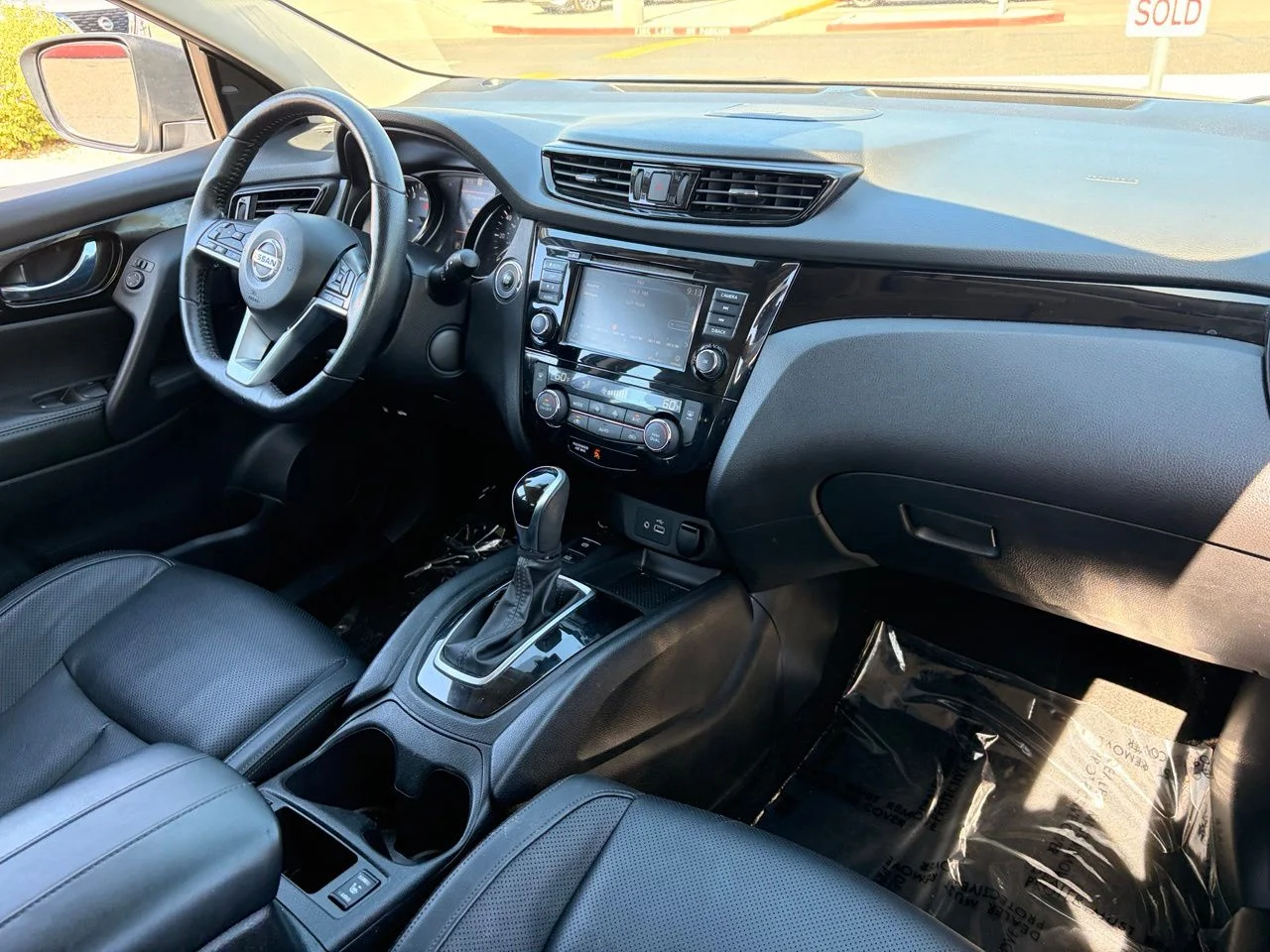 Used 2022 Gun Metallic Nissan SL image 12