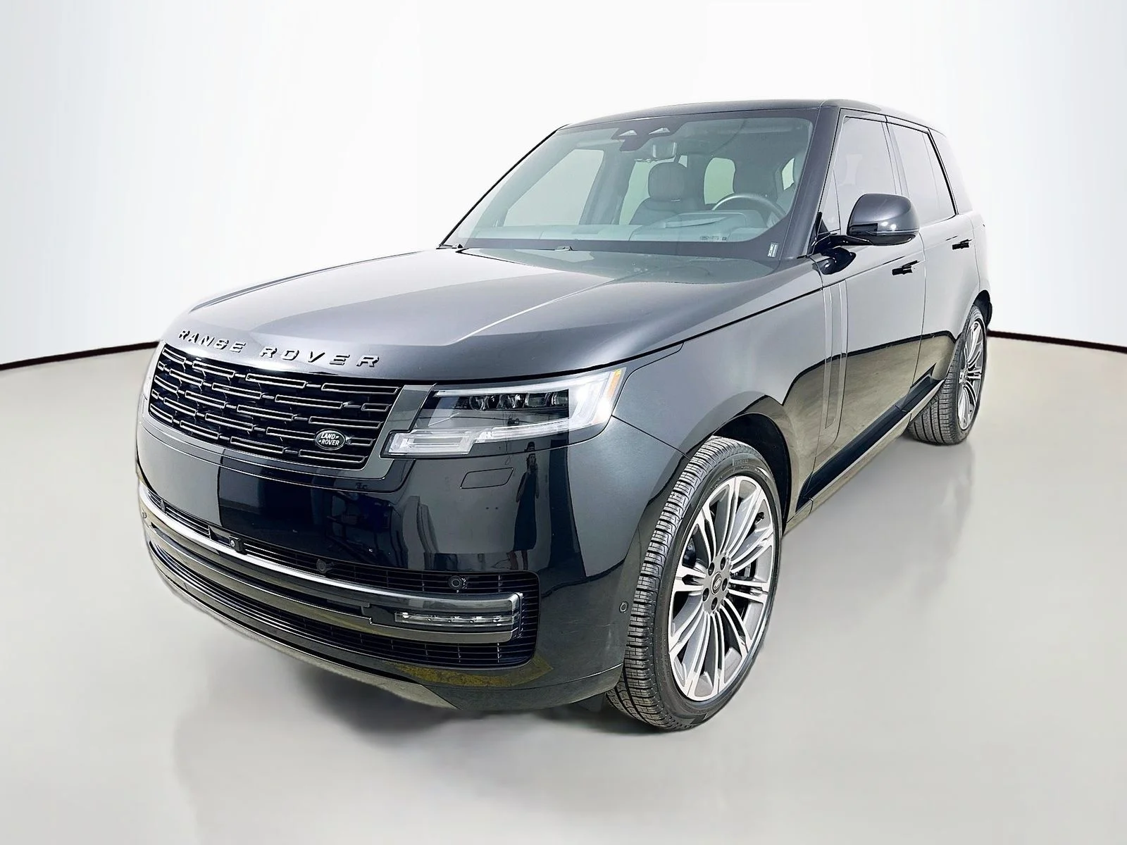 Used 2024  Land Rover  image 1