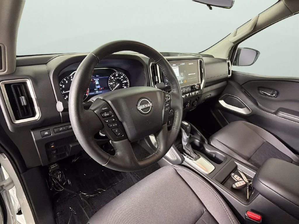 Used 2025 White Nissan Crew Cab SV 4x2 image 18