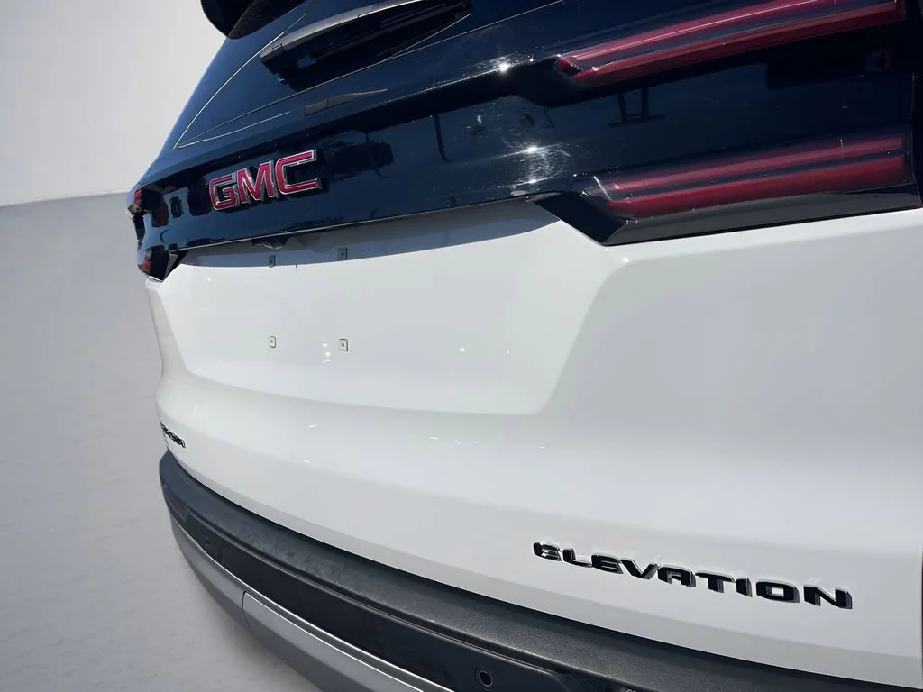 Used 2025 Summit White GMC Elevation image 34