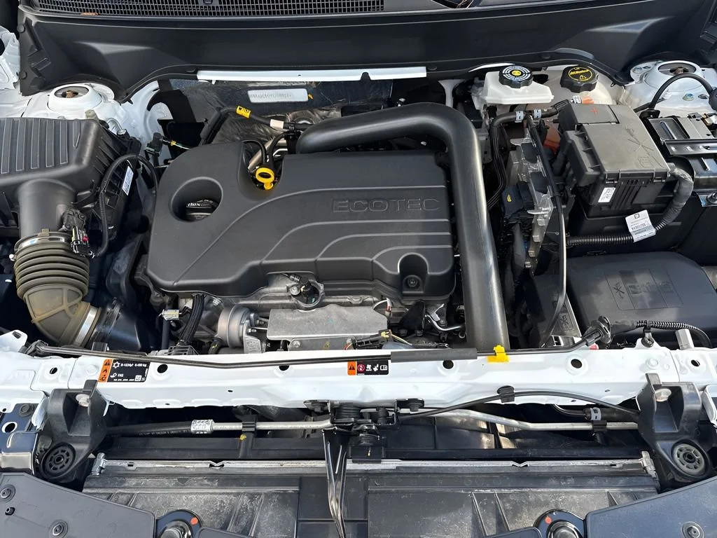 Used 2024 Summit White Chevrolet LT image 31