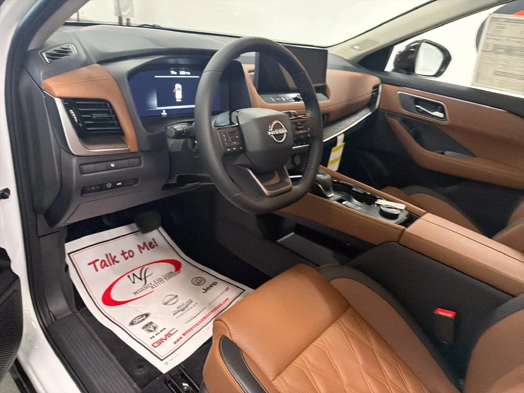 New 2026 Everest White Pearl TriCoat / Super Black Two-tone Nissan Platinum image 11