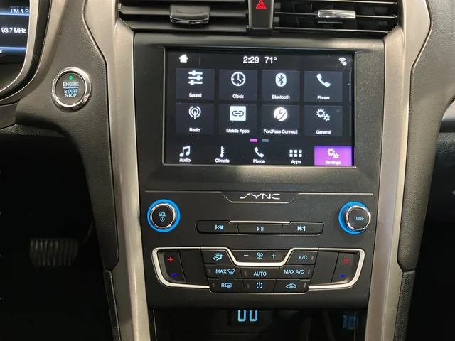 Used 2019 Black Ford SE image 22