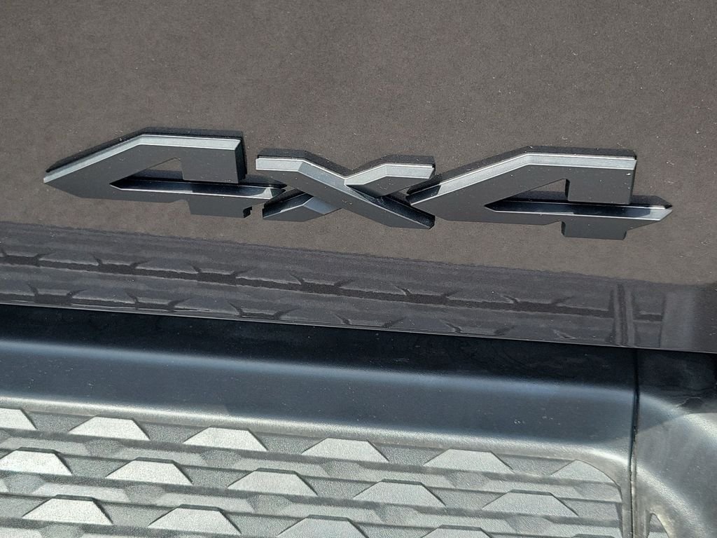 New 2026 Granite Crystal Metallic Clear-Coat Exterior Paint RAM Laramie image 5