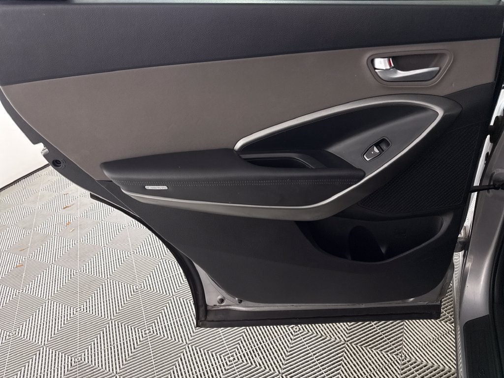 Used 2018 Gray Hyundai SE image 12
