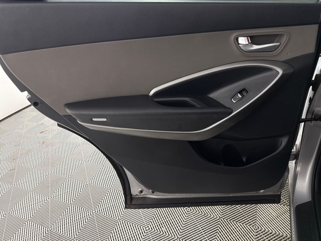 Used 2018 Gray Hyundai SE image 12