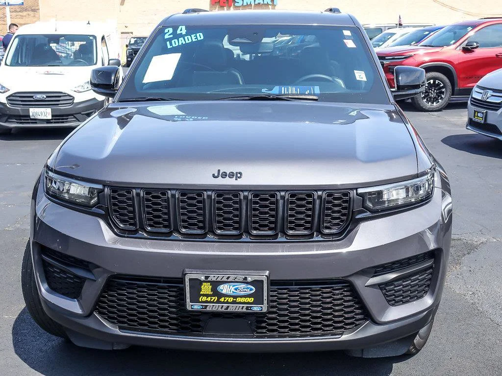 Used 2024 Baltic Gray Metallic Clearcoat Jeep Altitude X image 4