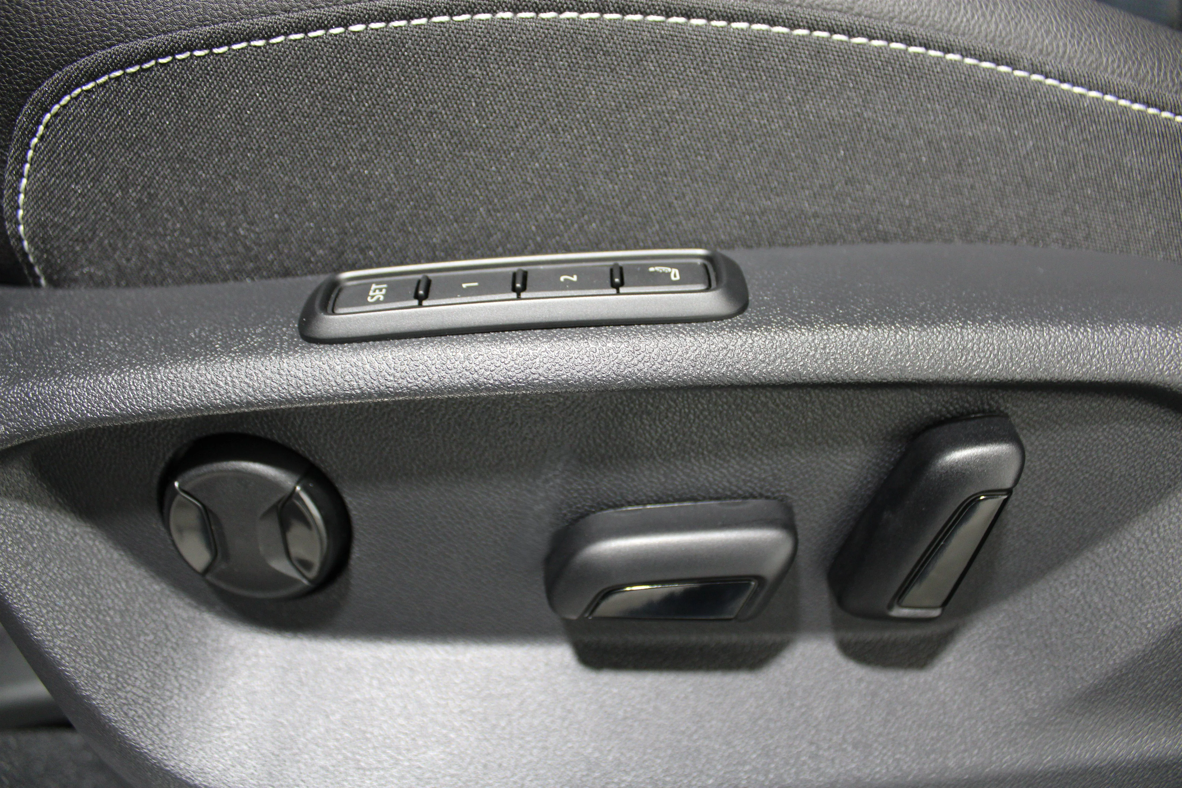 New 2026 Avocado Green Pearl Volkswagen 2.0T SEL Premium R-Line image 4