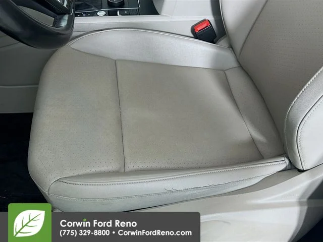 Used 2019 Pure White Volkswagen 3.6L V6 SE image 19