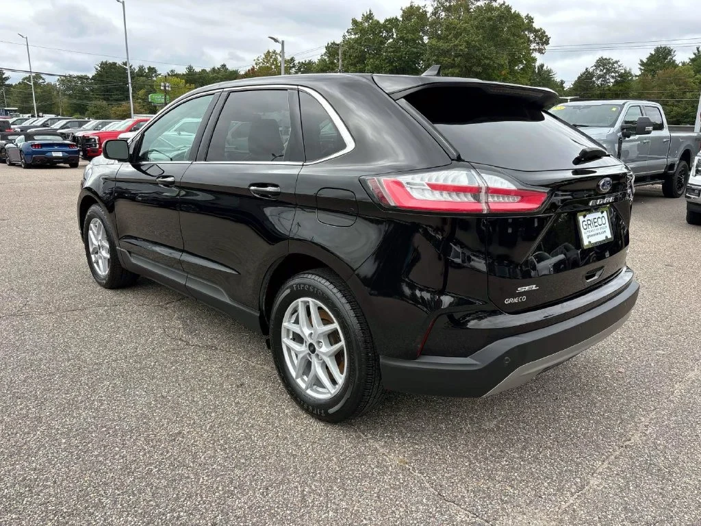 Used 2024 Black Ford SEL image 5