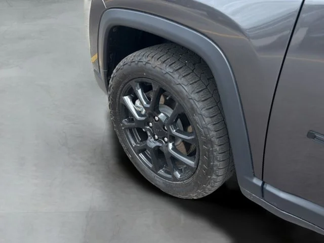 Used 2023 Gray Jeep Latitude image 28