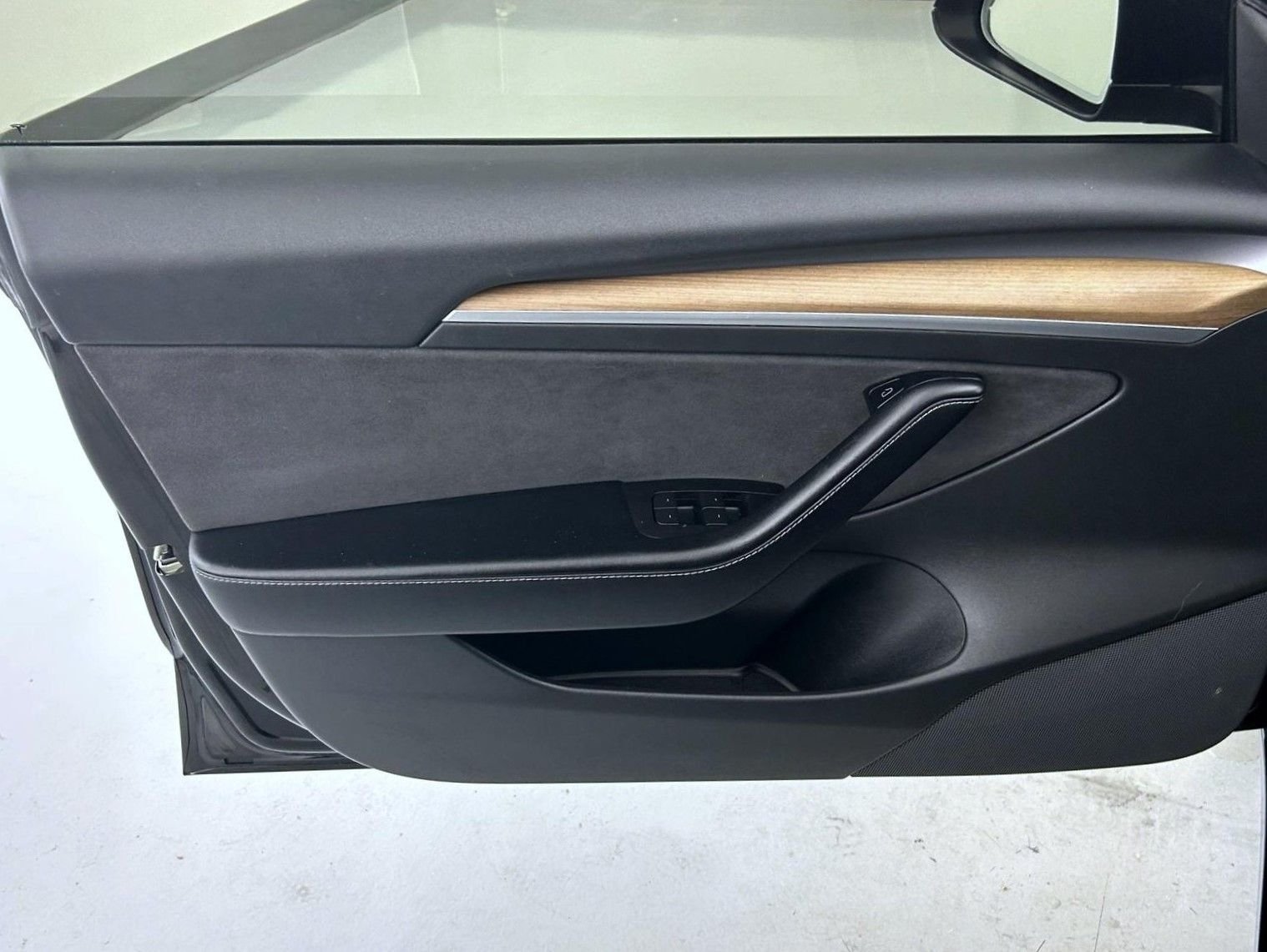 Used 2021 Black Tesla Standard Range Plus image 9