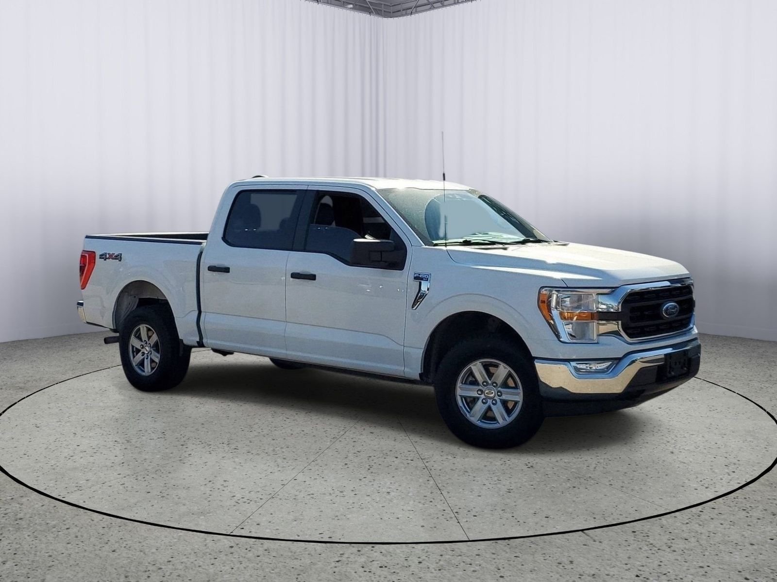 Used 2021 White Ford XLT image 1