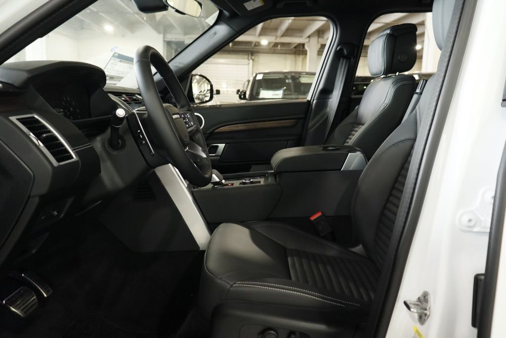New 2026 Fuji White Land Rover Dynamic SE image 7